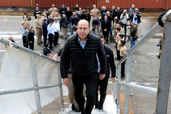 Ambassador Shapiro Hosts Israeli MoD Ya’alon on USS Carney