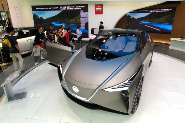 IMx KURO - NISSAN CROSSING.