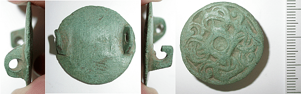 <div class='fn'> Early medieval Borre style disc brooch</div>