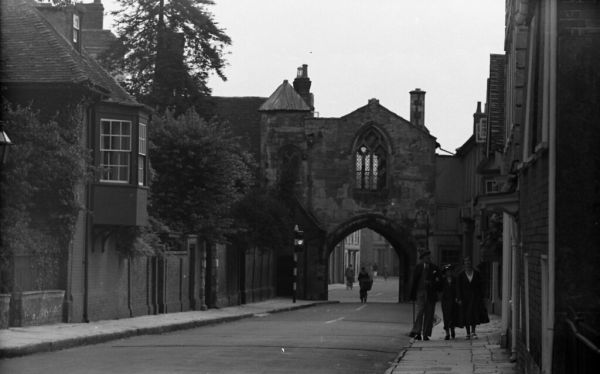 England 1938 Salisbury, St. Anne’s Gate 1-014
