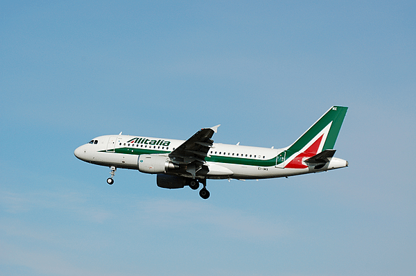 Airbus A319 (Alitalia) EI-IMX (8458963551)