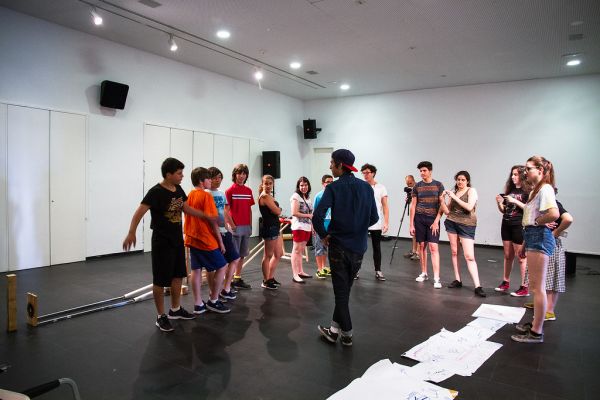 TODOS SOMOS COYOTES: TALLER DE VERANO PARA JÓVENES