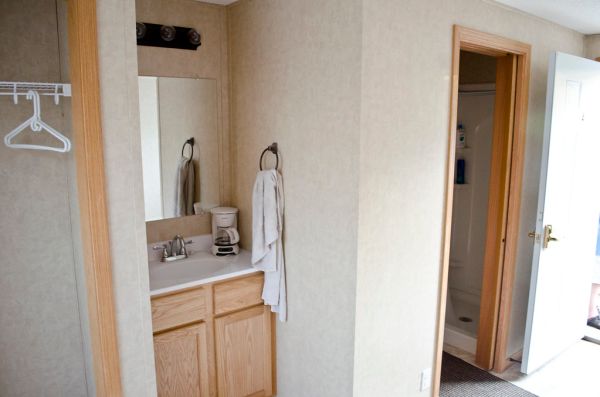 one possible man-camp cabin 003 - Fisher Place - Arnegard North Dakota - 2013-07-03