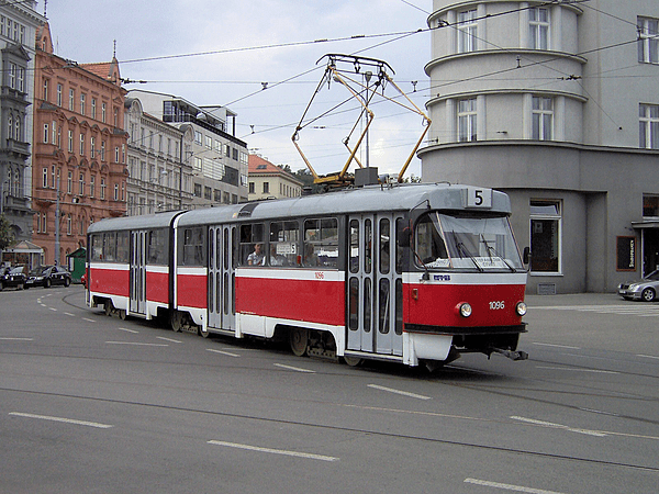 File:Brno, Město Brno, Moravské náměstí, Tatra K2 (5).jpg