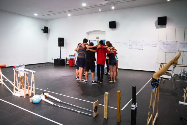 TODOS SOMOS COYOTES: TALLER DE VERANO PARA JÓVENES