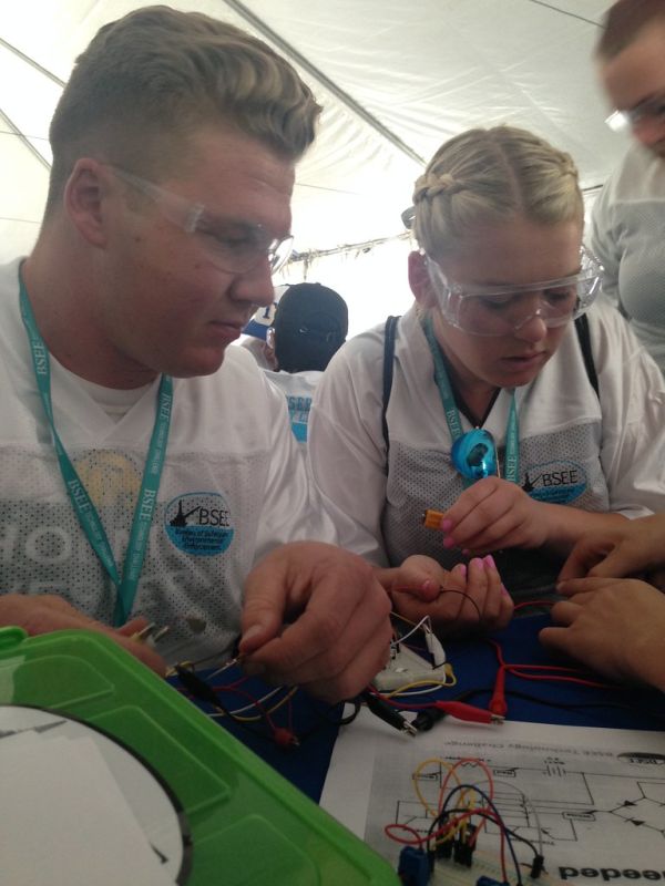 Top Prize at Offshore Technology Challenge Awarded to Taft Oil Technology Academy Students