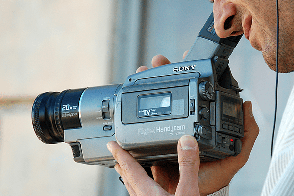 Sony Handycam DCR-VX700E MiniDV camcorder