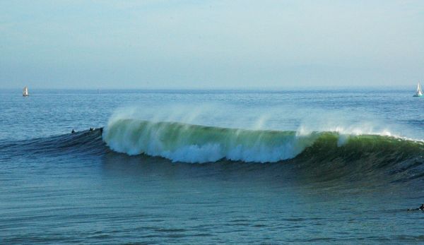 Offshore wind blows the wave up, winter, Santa Cruz, California, USA