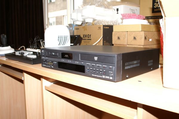 JVC SR-DVM700