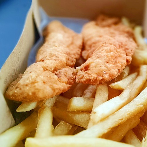 Chicken tenders and french fries from The Chippy at the Anaheim Packing House might be even better then their fish & chips! #lunch #hotfood #friedchicken #frenchfries #chicken #foodporn #foodie #instafood