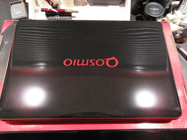 Toshiba Qosmio X505-Q830 Unboxing