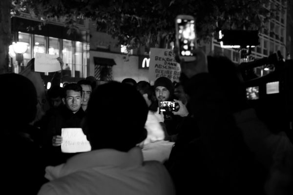Frankfurt am Main - Refugees rallying for right to stay