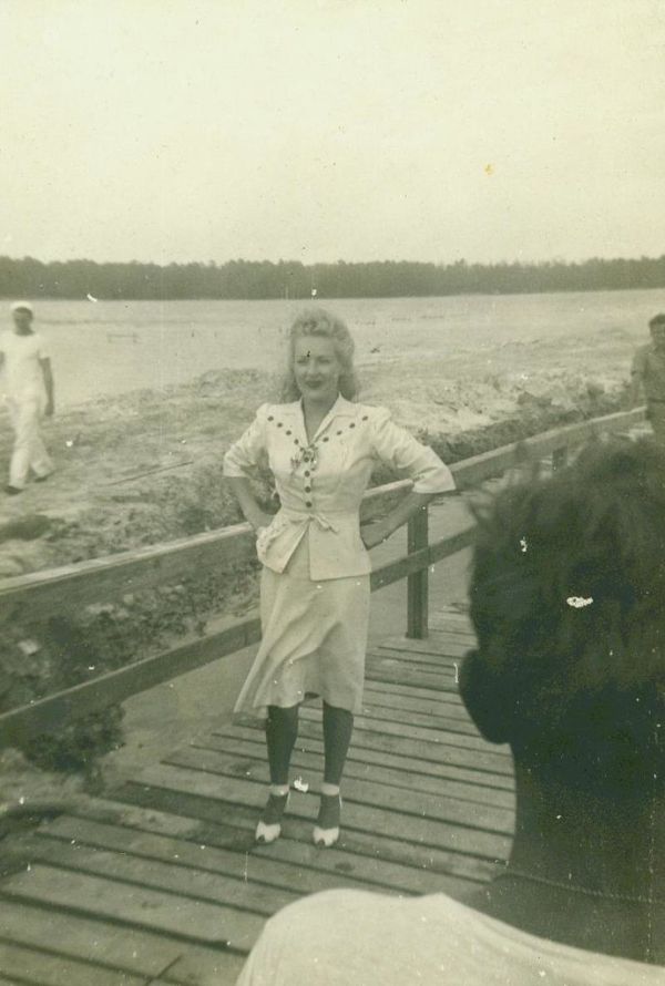 Betty Grable, New River, North Carolina, 1942