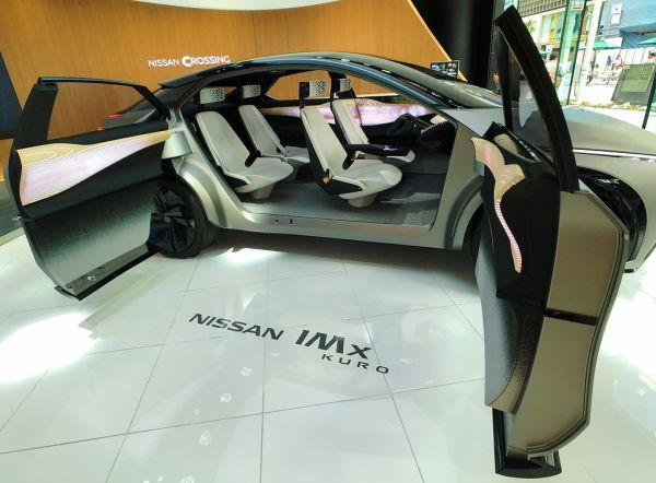 IMx KURO - NISSAN CROSSING.