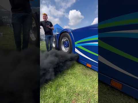 V8 #flatoutflatbroke #scania #trucks