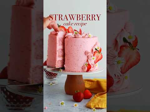 My favorite strawberry layer cake recipe 🍓 find it at sugarandsparrow.com #cake #strawberrycake