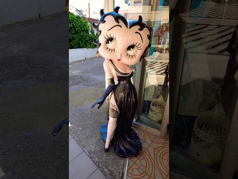 The Iconic 1930's Betty Boop Looks AMAZING In Salou Shopping Centre