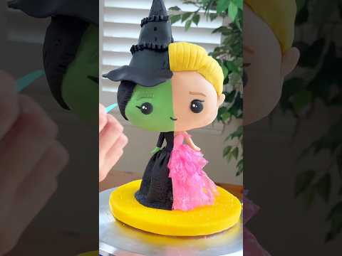 I made a WICKED cake: Elphaba vs. Glinda