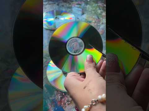 Turn CDs into room decor 💿 #diy