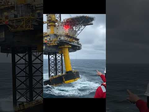 Would you have the guts to work here? 👷‍♂️ #scary