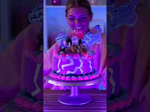 K-Pop Demon Hunters Cake 💜